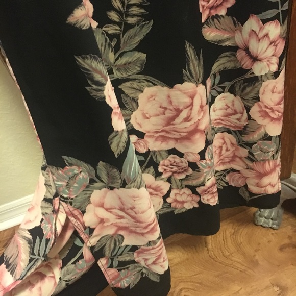 Mid length dress - Picture 3 of 5